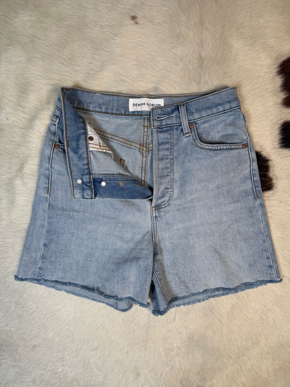 Aritzia Denim Forum ’50s Arlo Hi-Rise Denim Shorts – Size 26
